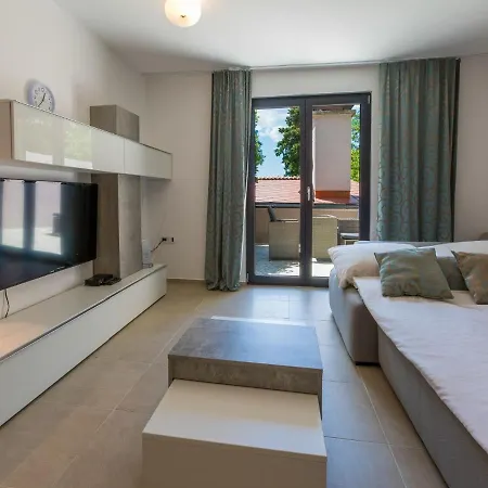 Goldy Apartment